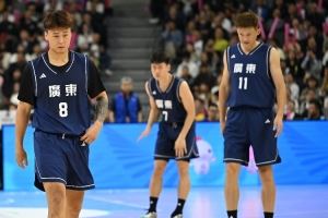 周鹏：大家都说众神归位 其实我们也怀念当年一起拼CBA冠军的时候